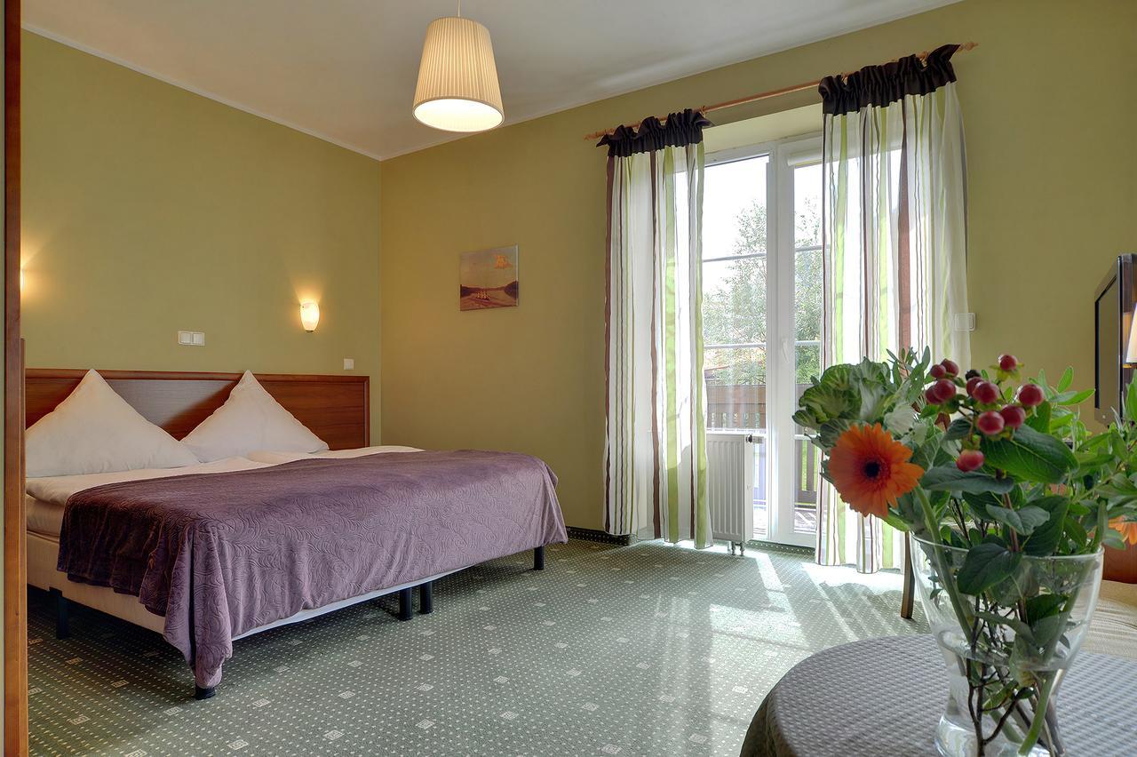 Hotel Belweder - Przy Hotelu Golebiewski كارباش المظهر الخارجي الصورة