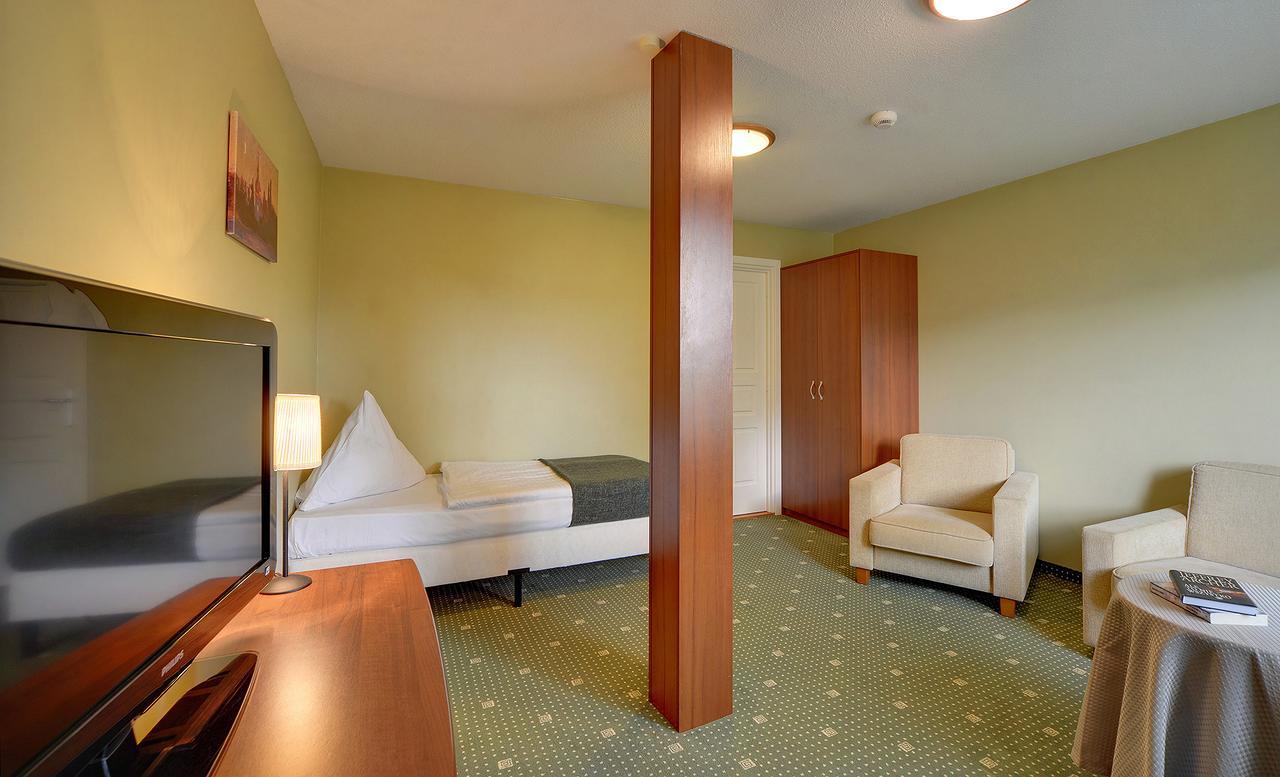 Hotel Belweder - Przy Hotelu Golebiewski كارباش المظهر الخارجي الصورة