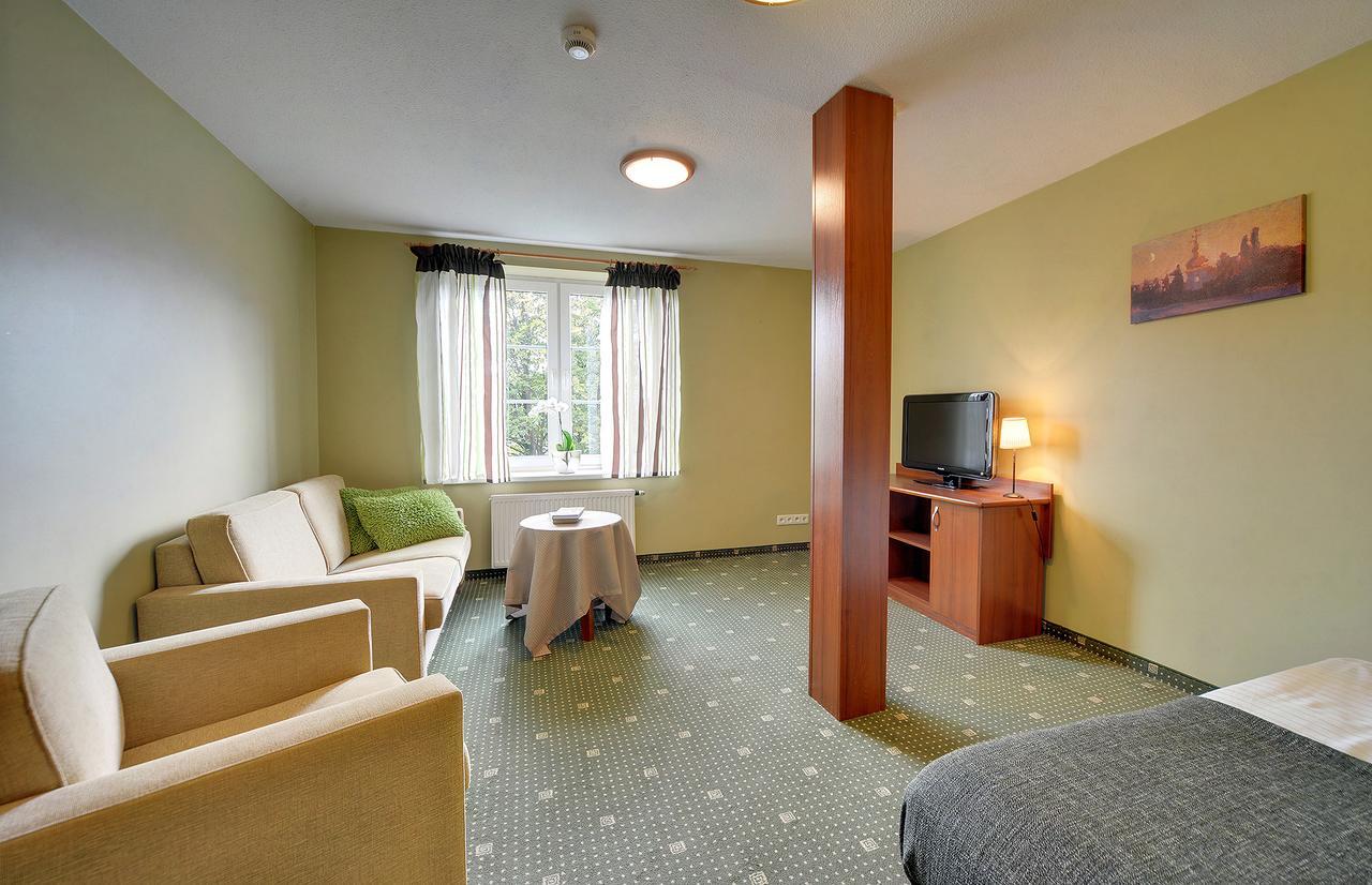 Hotel Belweder - Przy Hotelu Golebiewski كارباش المظهر الخارجي الصورة