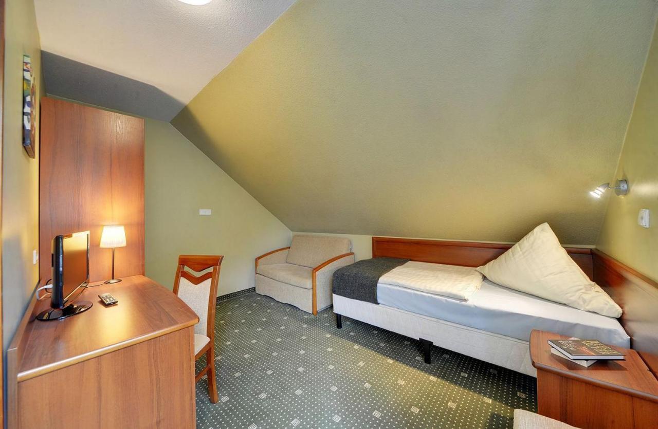 Hotel Belweder - Przy Hotelu Golebiewski كارباش المظهر الخارجي الصورة